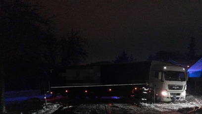 FOTO: Ledovka potrápila řidiče ve Středočeském kraji.