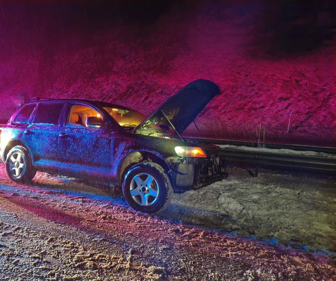 Ledovka potrápila řidiče ve Středočeském kraji.