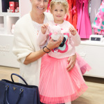 Jak říká Andrea, Isabellka po ní zdědila tvrdohlavost, ale také jistou dávku lásky ke společenským událostem.