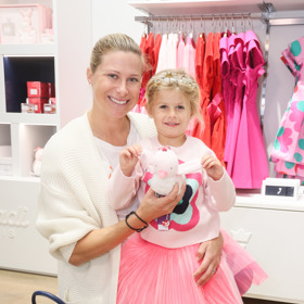 Jak říká Andrea, Isabellka po ní zdědila tvrdohlavost, ale také jistou dávku lásky ke společenským událostem.