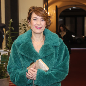 Aktuálně jsou v kurzu především barevné kožíšky, které má v šatníku i Tereza Kostková.