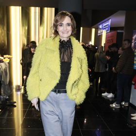 Moderátorka výrazný kousek kombinuje s ležérními kousky a ráda si hraje s různými materiály.