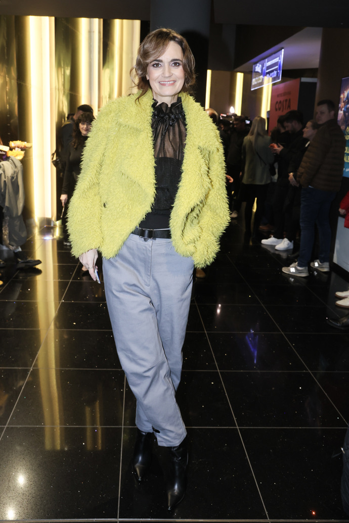 Moderátorka výrazný kousek kombinuje s ležérními kousky a ráda si hraje s různými materiály.