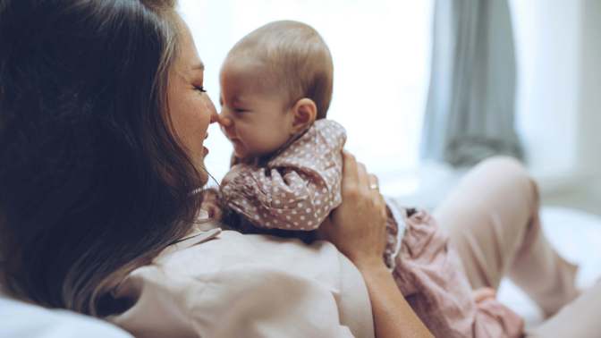 Porodnost v Česku rekordně klesá. Naději přináší moderní prenatální péče 