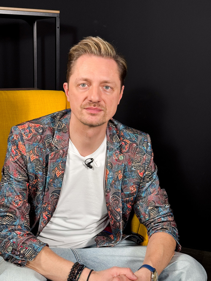 Ondřej Ruml v pořadu eXtra Host.