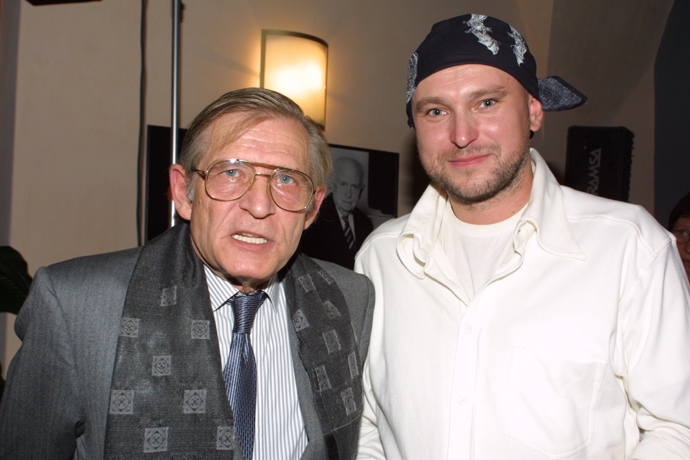 Fotografům oba společně zapózovali. 