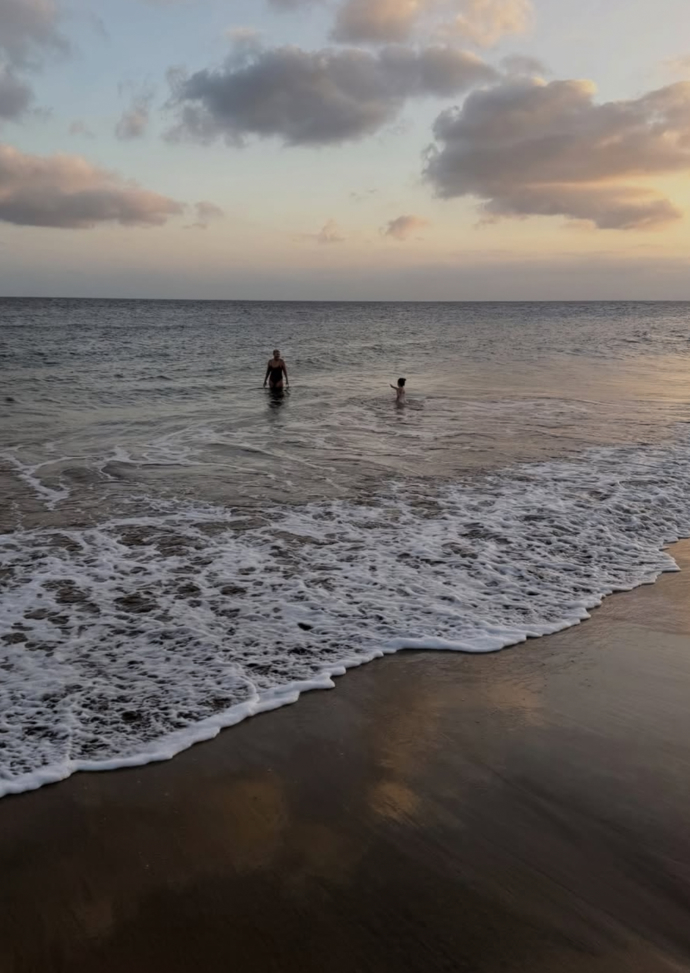 Monika Marešová s dcerou Alex u moře. 
