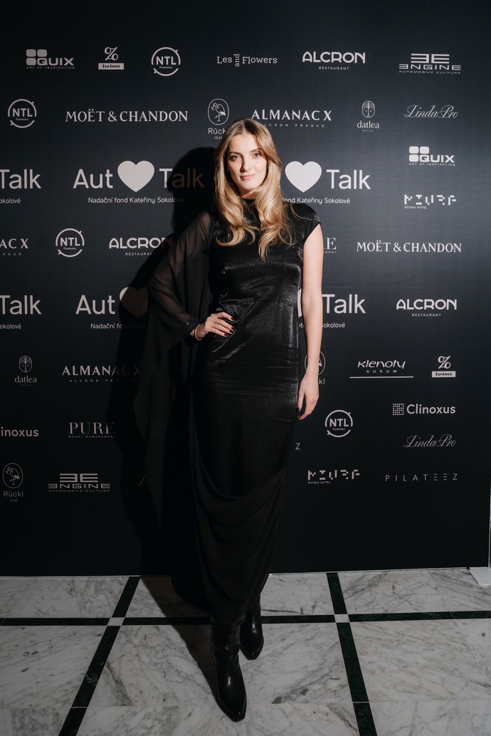 Modelka Denisa Dvořáková je jednou z jeho stálých klientek.