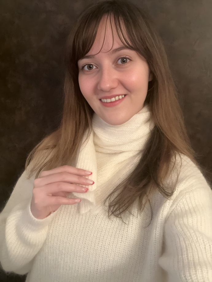 Módní redaktorka Monika v chladných dnech nedá dopustit na šik svetry s integrovanou šálou, které vás zahřejí, a zároveň vypadají velmi elegantně, zvlášť v neutrálních odstínech.