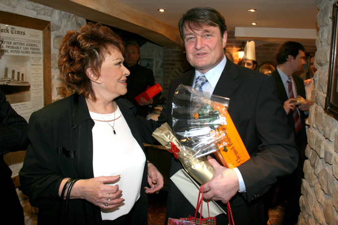 Jiřina Bohdalová ve společnosti Ladislava Štaidla. 