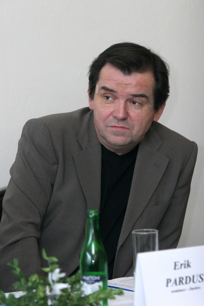 Erik Pardus neexceloval jenom před kamerami, ale také v divadle, kde se do své postavy dával vše.