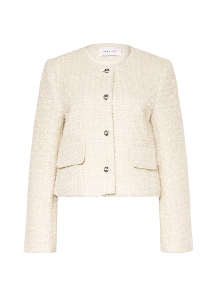 Krémové sako vás rozzáří a omladí v každém věku. Toto buklé sako s jemnou třpytivou přízí prodává značka MRS & HUGS za 3 000 Kč.