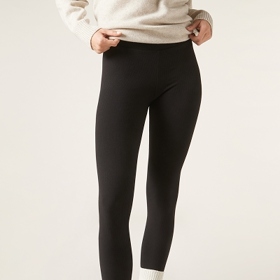 Klíčová je také volba obuvi, jinak hrozí, že legíny budou působit až moc domácky.