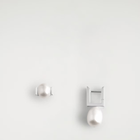 Asymetrické perlové náušnice, COS, 606 Kč
