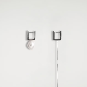 Asymetrické perlové náušnice, COS, 848 Kč