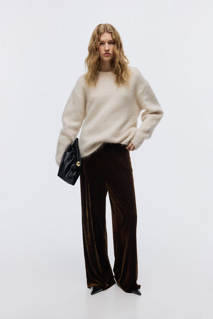 ...ale také úplet, který podtrhne luxusní vzhled sametu.