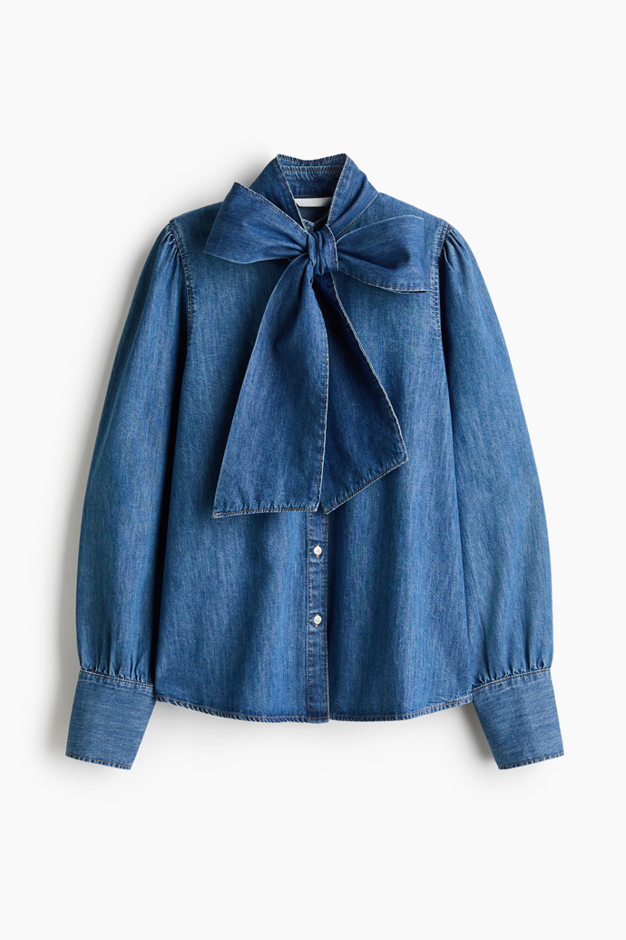 Džínová halenka s šálovým detailem, H&M, 859 Kč