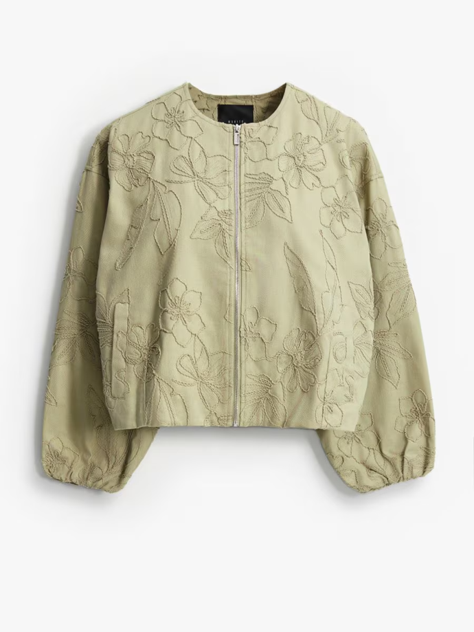 Bomber s výšivkou, Mohito, 1399 Kč