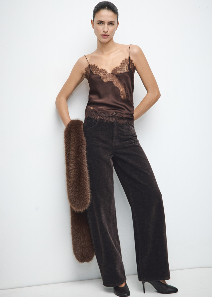 Luxusní nádech sametu podtrhnou kožešinové doplňky...