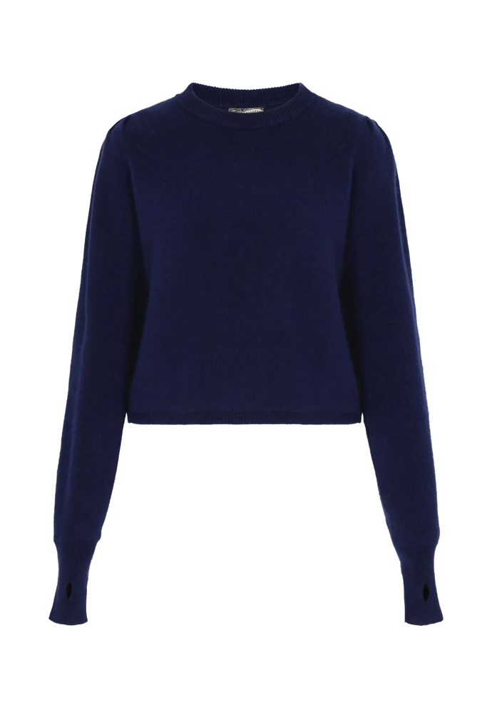 Šaty můžete vrstvit jako Andrea Bartošková i se zkráceným svetříkem ke krku, který nechá vyniknout i límeček šatů. Tento kousek seženete u značky DreiMaster za 2499 Kč.