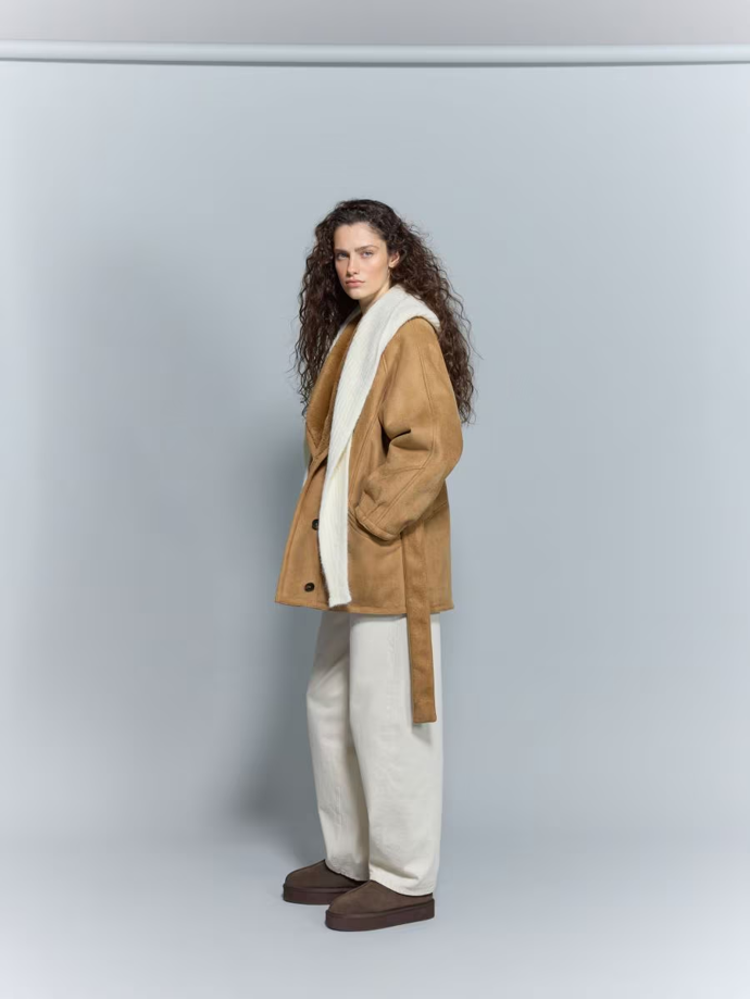 ...nebo kousek nosit i jako běžnou šálou.