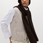 Nosit ji můžete i jako klasickou šálu.