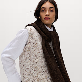 Nosit ji můžete i jako klasickou šálu.