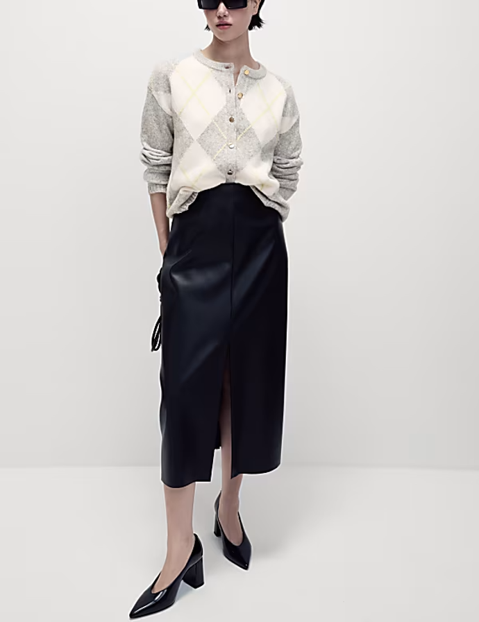 Vinylová sukně áčkového střihu v délce ke kolenům, Marks&Spencer, 1199 Kč