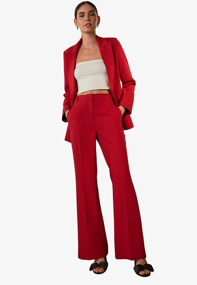 Kalhotový kostým, Next. Sako 2 400 Kč, kalhoty 1 600 Kč