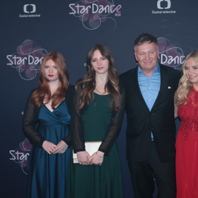 Michal Dlouhý s manželkou Zuzanou a dcerami Annou a Karolínou.