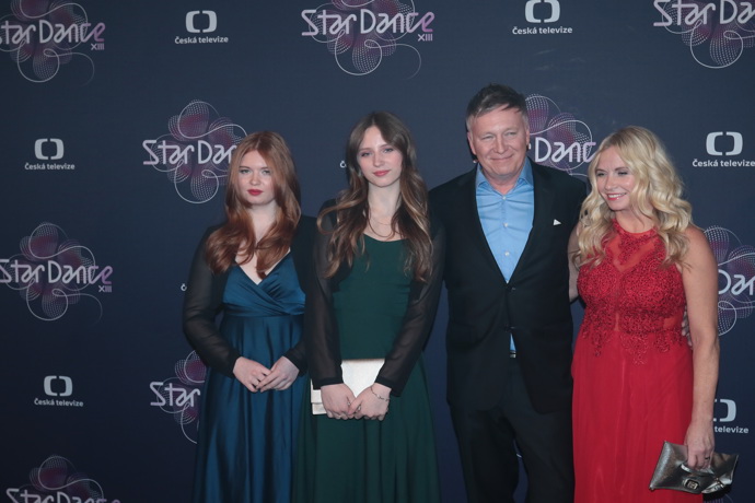 Michal Dlouhý s manželkou Zuzanou a dcerami Annou a Karolínou.