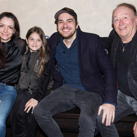 Petr Janda s manželkou, dcerou a vnukem Petrem v roce 2022.