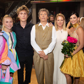 David Prachař s částí své velké rodiny: druhá zprava současná manželka Linda Rybová, první zleva dcera z prvního manželství s Danou Batulkovou, Mariana Prachařová, syn František Prachař a David Prachař. Všichni jej přišli podpořit v taneční soutěži StarDance.