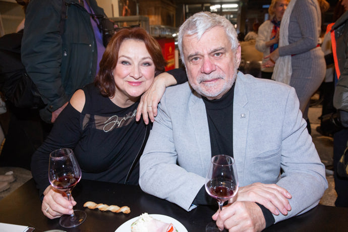 Oba si potrpí na kvalitní červené víno. 