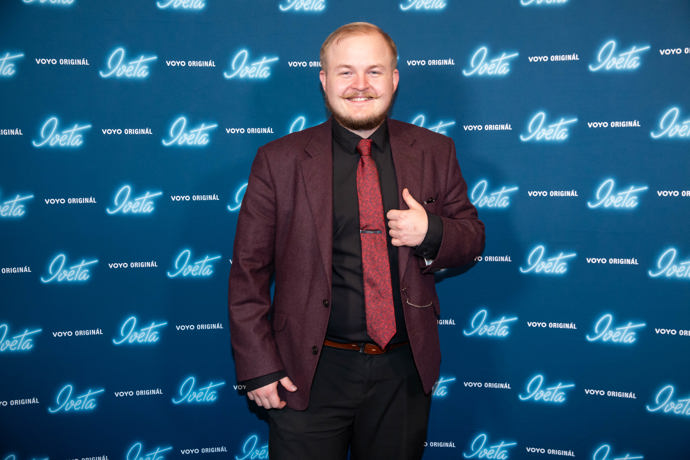 Syn Ivety Bartošové a Ladislava Štaidla navštívil projekci seriálu Iveta. 