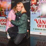 Leontýnka se nejprve před přítomnými fotografy styděla.