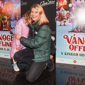 Leontýnka se nejprve před přítomnými fotografy styděla. 