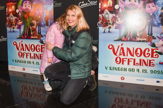 Leontýnka se nejprve před přítomnými fotografy styděla. 