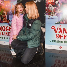 Nakonec ji ale maminka přiměla krátce zapózovat.