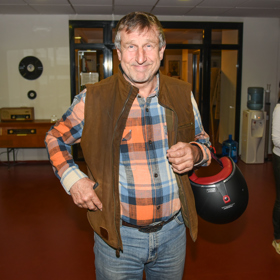 S televizním pořadem TV Prima, Prostřeno, se stal ještě více populární, ačkoli na obrazovce není vidět a pouze slyšíme jeho hlas.