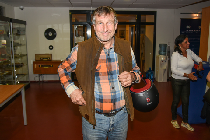 S televizním pořadem TV Prima, Prostřeno, se stal ještě více populární, ačkoli na obrazovce není vidět a pouze slyšíme jeho hlas.