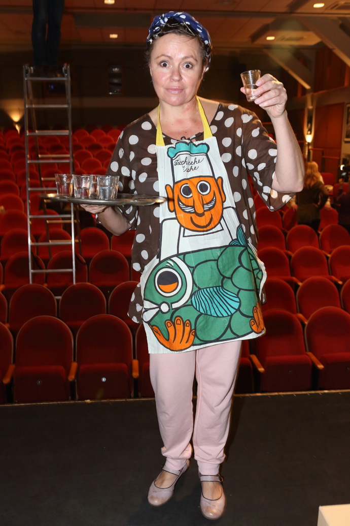 V té době hrála v Divadle Na Jezerce představení Poslední aristokratka. 