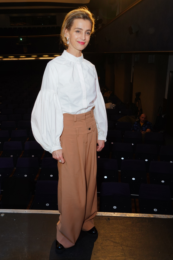 Herečka je časově velmi vytížená, hraje hned v několika divadlech. 