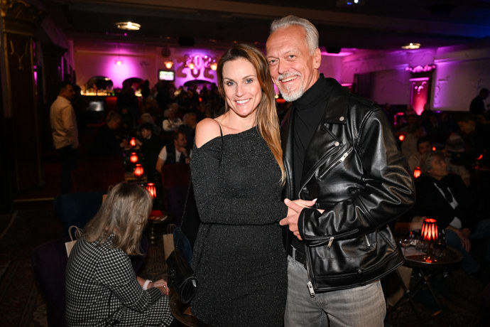 Novomanželům to velice sluší. 