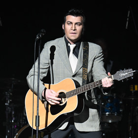 Velkolepé show se ujal „český Elvis“ Jakub Machulda.