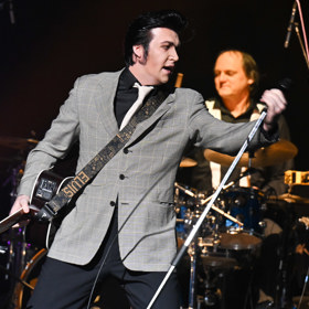 Jakub má Elvisovy písničky i pohyby v malíčku. 