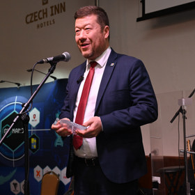 Tomio Okamura na plese Spolu s hasiči. 