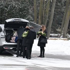 Rodina a přátelé se přišli naposledy rozloučit s Pavlem Nečasem. 