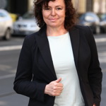 Když se herečka ohlédne zpátky, říká o sobě, že ztracené sebevědomí našla až po padesátce.