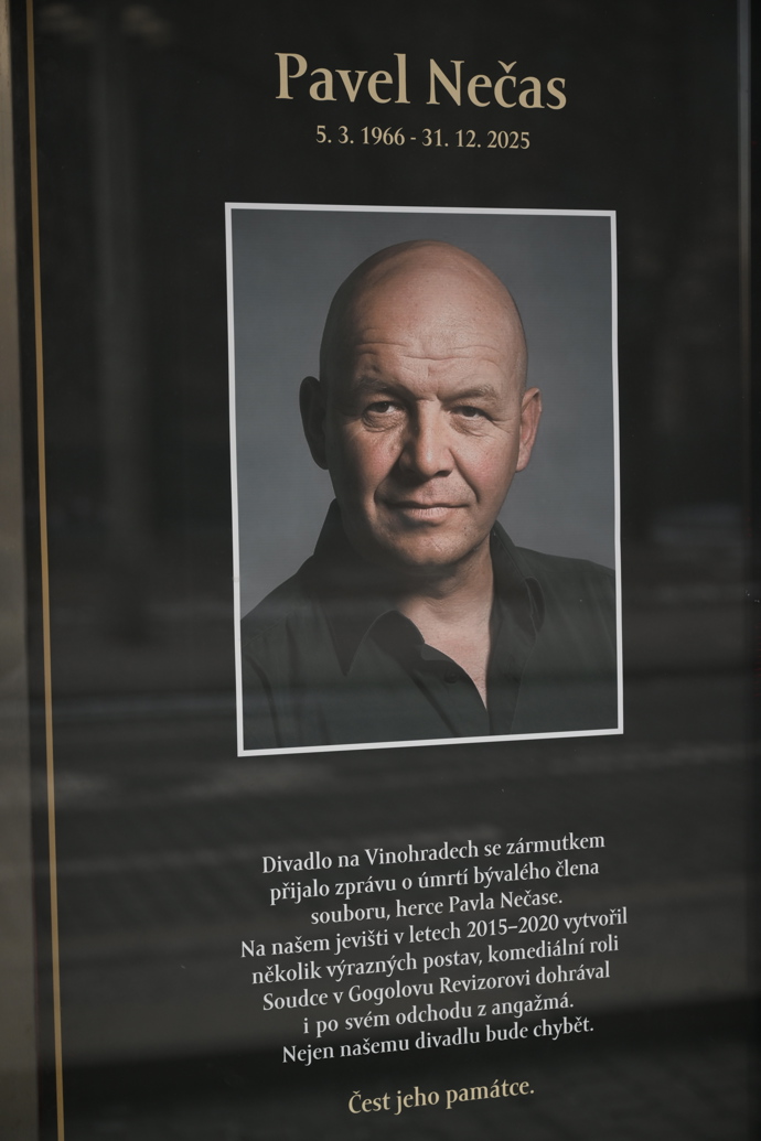 Pavel Nečas má v Divadle na Vinohradech vyvěšené parte.